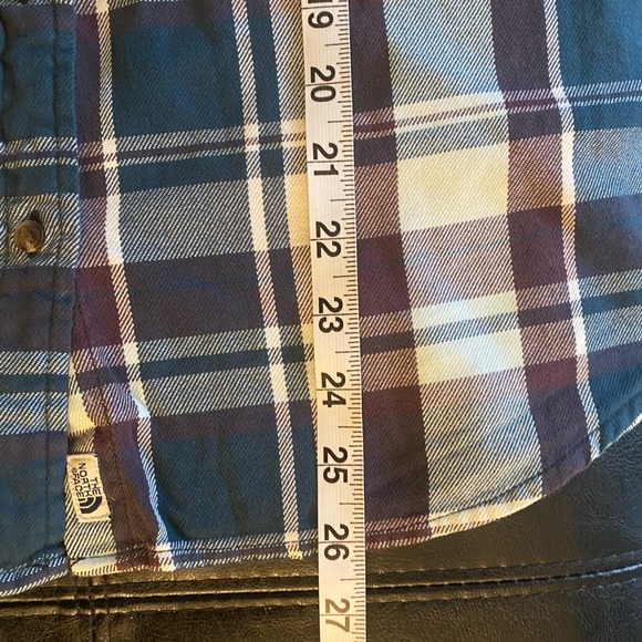 North Face Plaid flannel button down shirt. size XL. - Picture 9 of 9